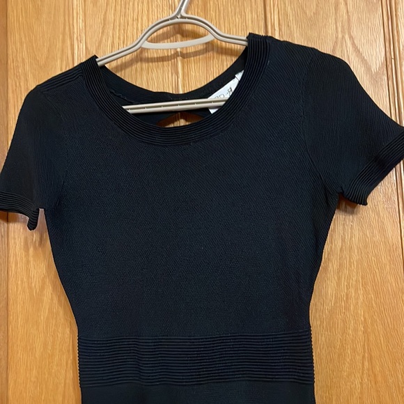 Black short sleeve mini dress with ruffled bottom - Picture 3 of 4